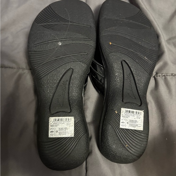 Clarks Women's Black Cloudsteppers Sandals - Picture 2 of 2